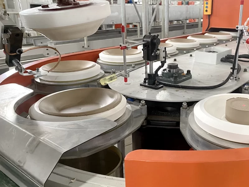 Linha automática de moldagem cerâmica para pratos, chávenas e canecas