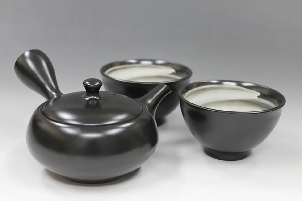 Kyusu-Teapot-and-Tea-Bowl