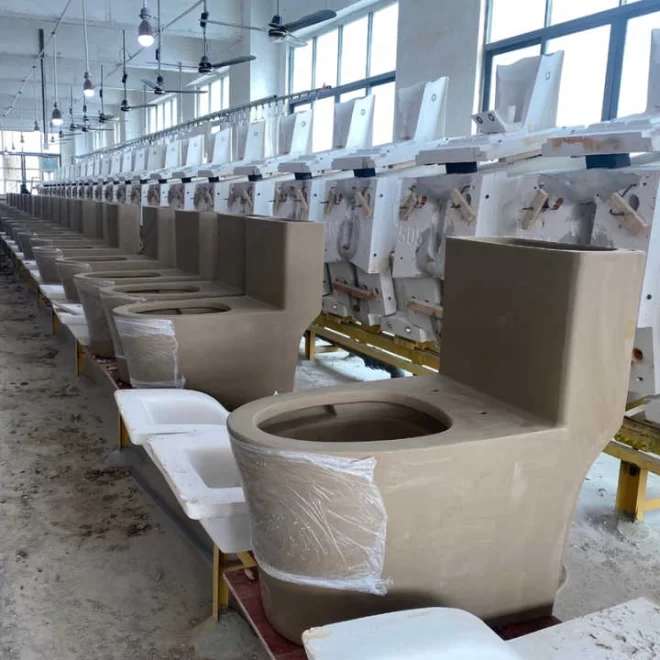 Machine de coulée de pièces moulées pour sanitaires