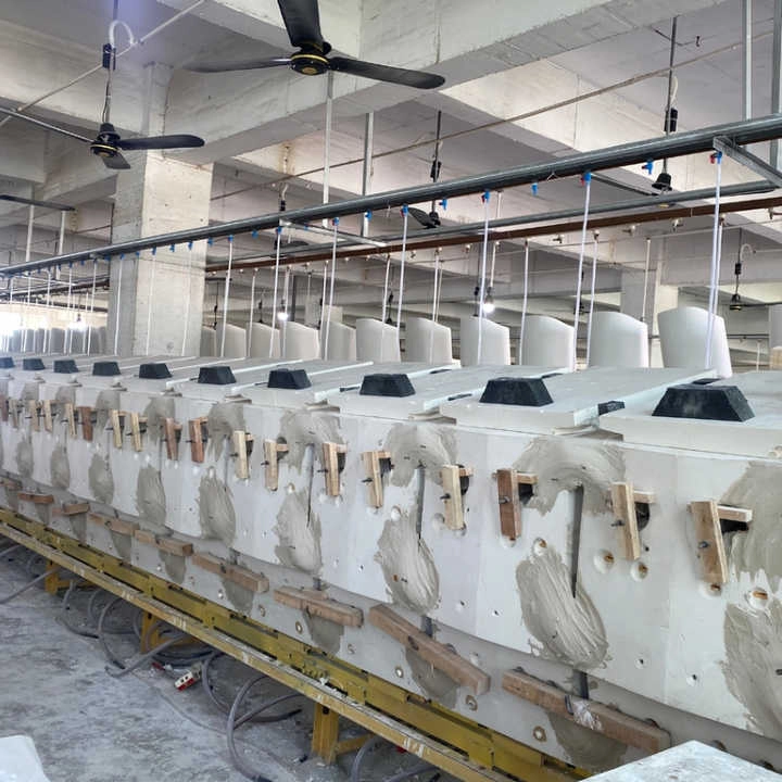 Machine de coulée de pièces moulées pour sanitaires