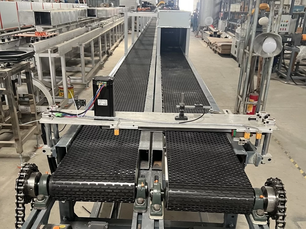 Machine automatisée de tournage de céramique pour tasses, assiettes, bols et coupes, formant 12 pièces Machine à jigger en céramique pour la fabrication de tasses, bols, assiettes et coupes